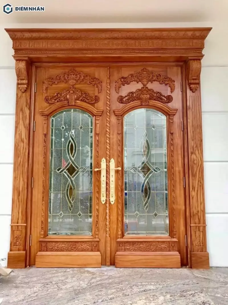 Mẫu cửa gỗ đẹp 2 cánh có thiết kế kiểu truyền thống