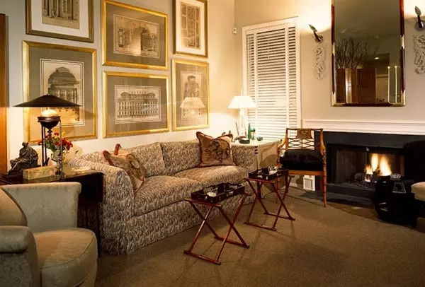 Mẫu thiết kế nội thất phòng khách tân cổ điển mang vẻ đẹp bí ẩn