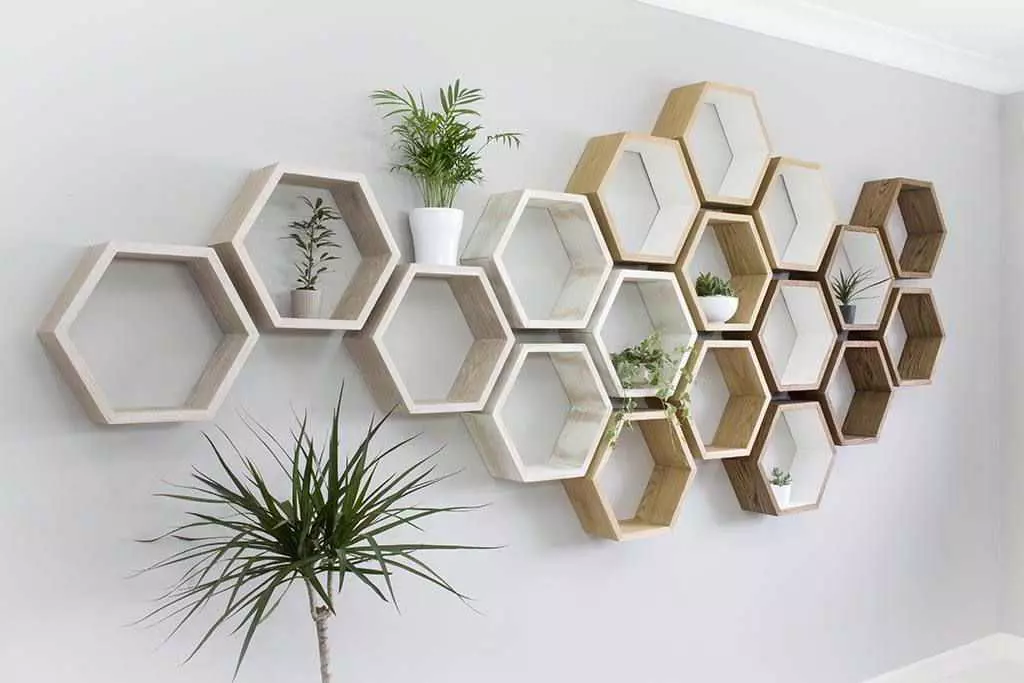 Hệ thống kệ gỗ trang trí treo tường theo phong cách hình học đầy ấn tượng