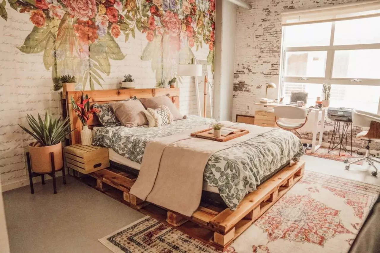 Giường pallet gỗ thông tiện lợi cho phòng ngủ nhỏ