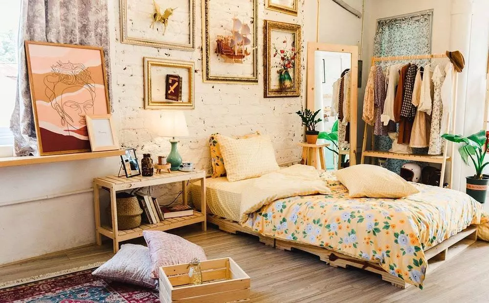 Trang trí phòng ngủ vintage với các bức tranh nổi độc đáo