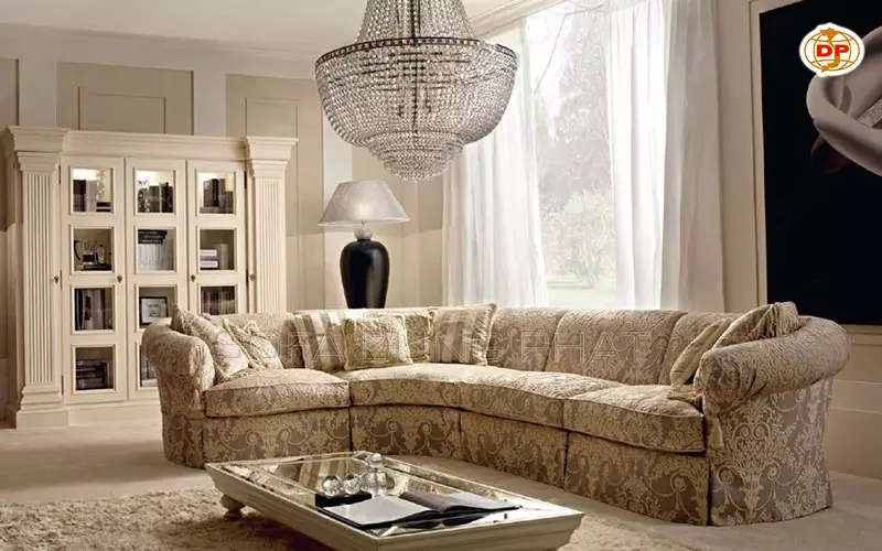Sofa bán cổ điển nên kết hợp cùng đèn để tạo sự sang trọng.