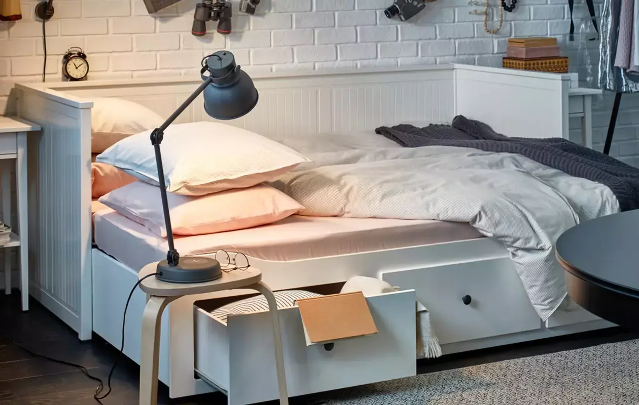 Bạn có thể dễ dàng biến hóa không gian theo ý thích với bộ giường tủ phòng ngủ