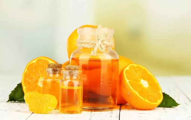 Sử dụng tinh dầu cam để phòng tránh mối mọt